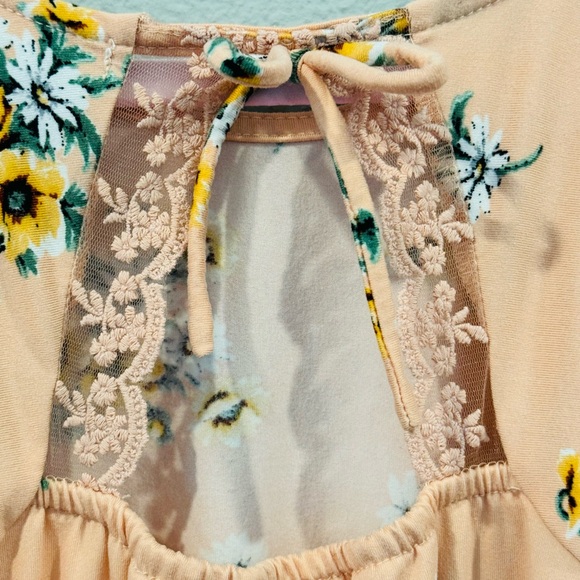 Love Glam Girl Leva Flutter Sleeve Tiered Deess - Picture 5 of 5